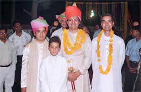 The bride's brothers lead the way for the groom and his 'sahwala'(both in garlands)