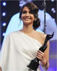 Index of /entertainment/celebrities/images/sonam