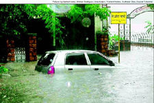 Pictures of Mumbai Flood,July 2005,India News