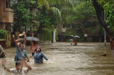 Pictures of Mumbai Flood,July 2006