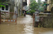 Pictures of Mumbai Flood,July 2006