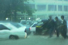 Pictures of Mumbai Flood,July 2006