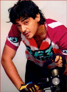 Ajith Kumar In varalaaru